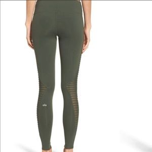 Alo Yoga Luminous Leggings NWOT XS